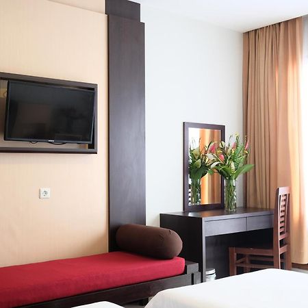 The Grand Hill Resort-Hotel Puncak Esterno foto