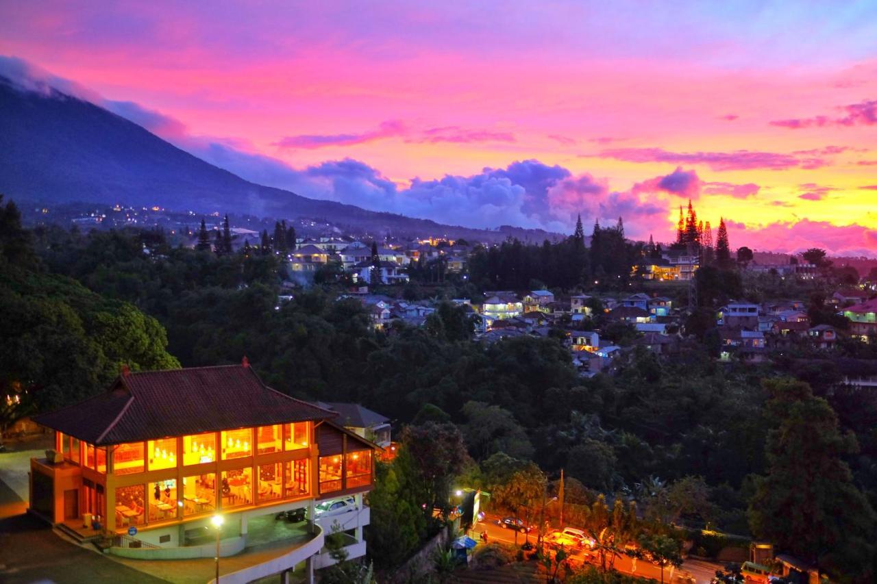 The Grand Hill Resort-Hotel Puncak Esterno foto