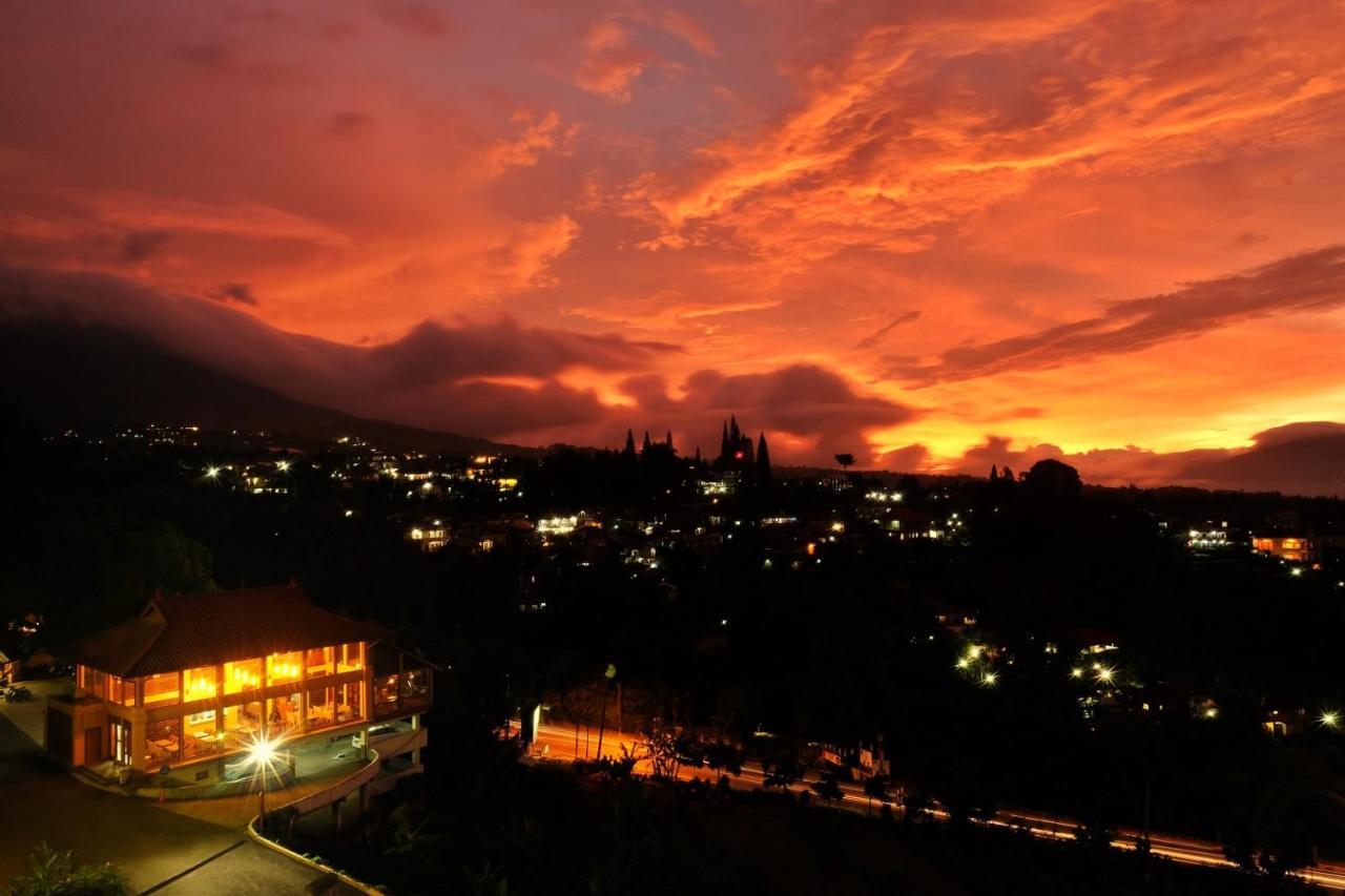 The Grand Hill Resort-Hotel Puncak Esterno foto