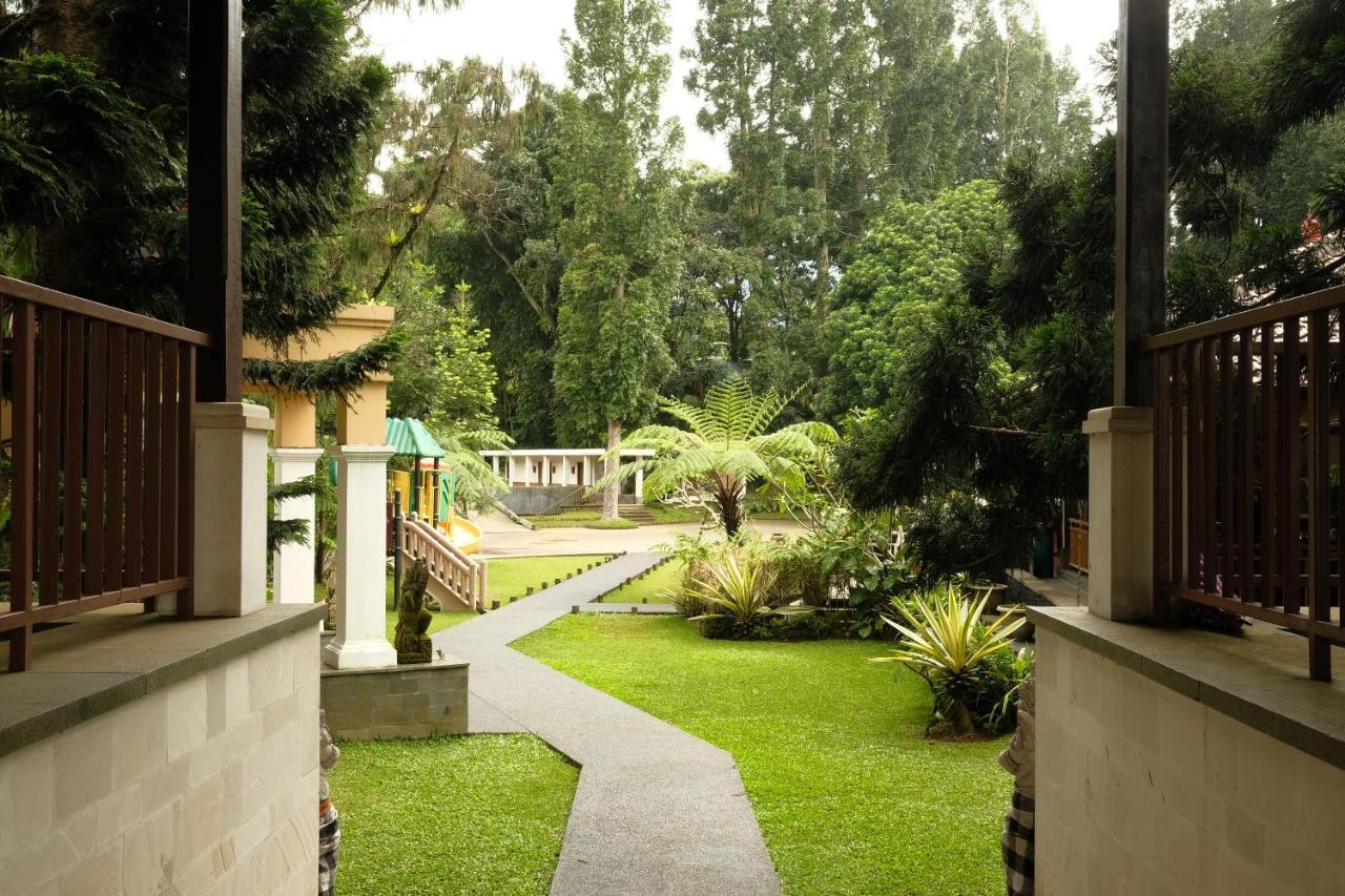 The Grand Hill Resort-Hotel Puncak Esterno foto