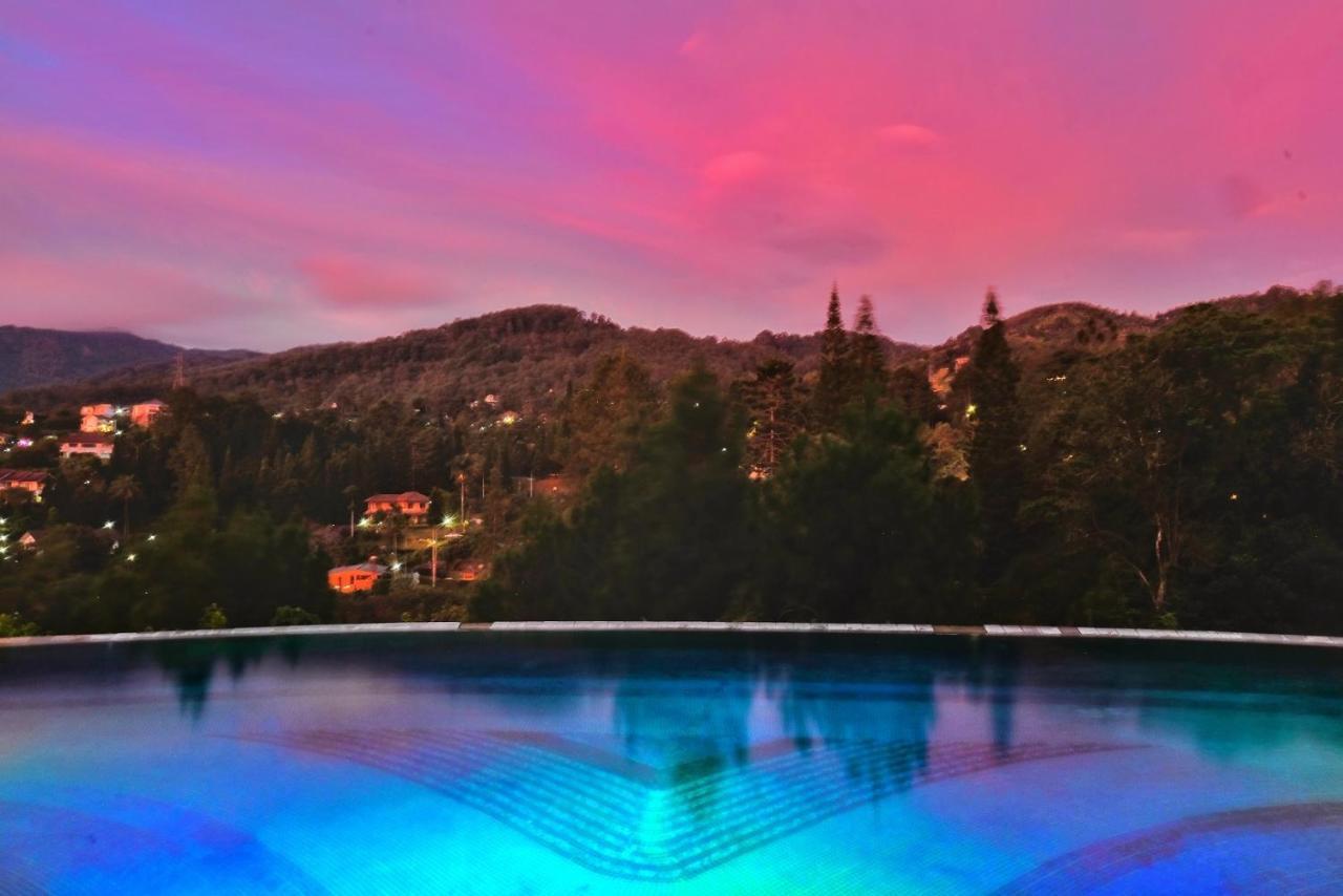 The Grand Hill Resort-Hotel Puncak Esterno foto