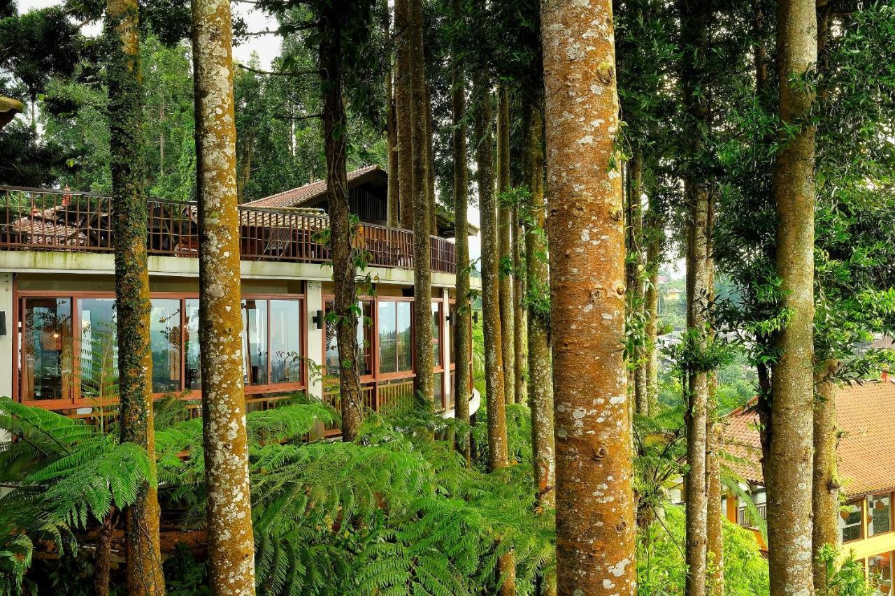The Grand Hill Resort-Hotel Puncak Esterno foto