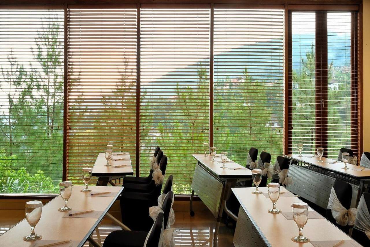 The Grand Hill Resort-Hotel Puncak Esterno foto